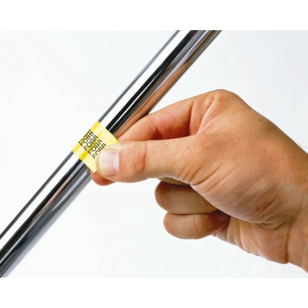 Cinta laminada brother tzefx641 texto negro sobre fondo amarillo