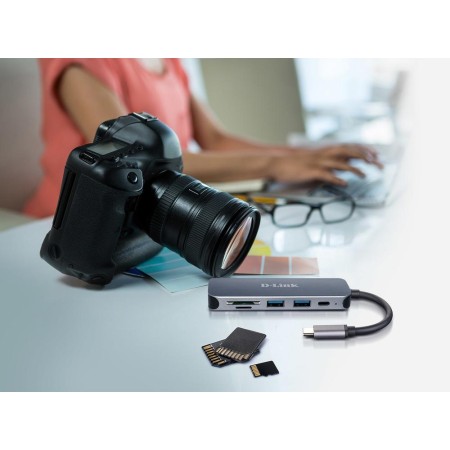 D-Link DUB-2325 5-in-1 USB-C Hub Card Reader